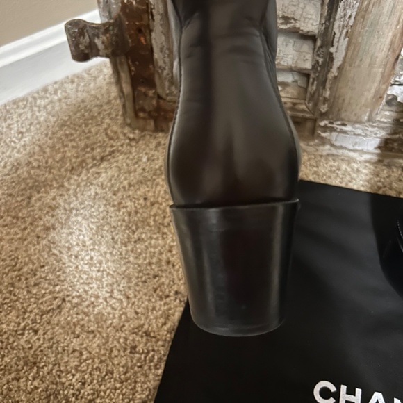 Chanel ankle boots logo/ double gold zippers 39 with logos. Wood heel - Picture 4 of 14